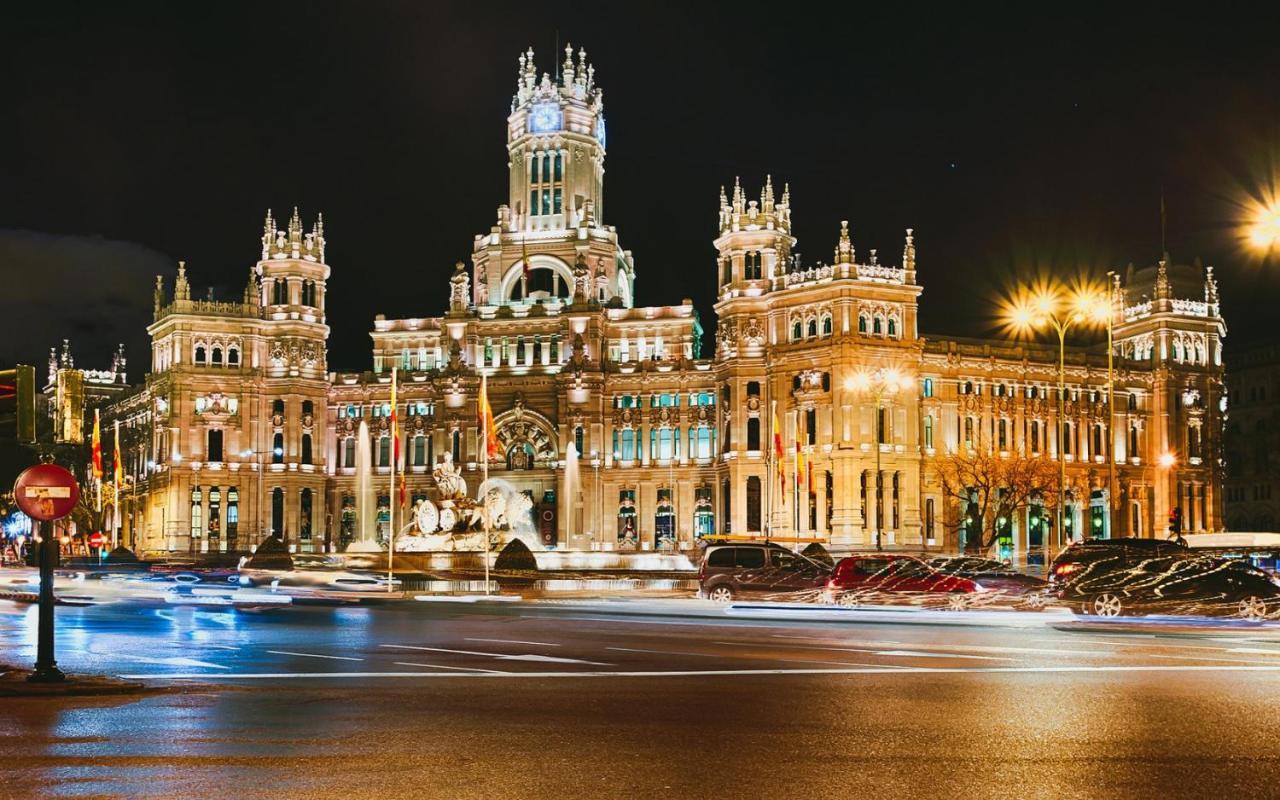 La Reina De Gran Via - Parking Tph Bed & Breakfast Madrid Bagian luar foto