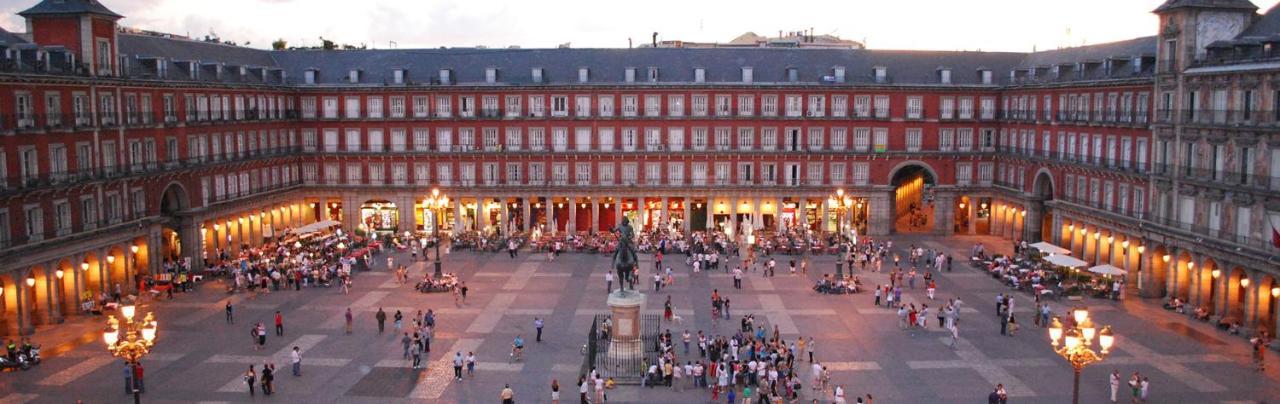 La Reina De Gran Via - Parking Tph Bed & Breakfast Madrid Bagian luar foto