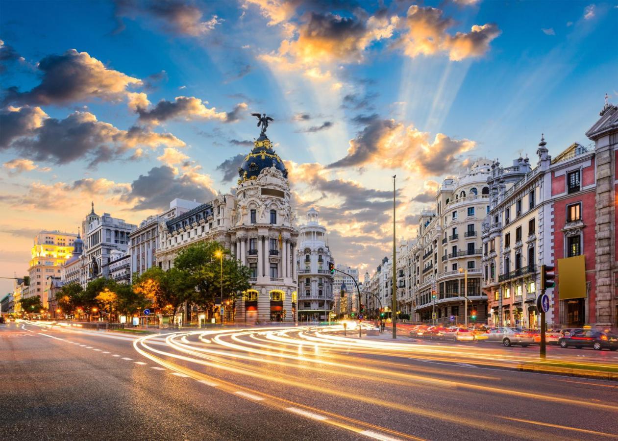 La Reina De Gran Via - Parking Tph Bed & Breakfast Madrid Bagian luar foto