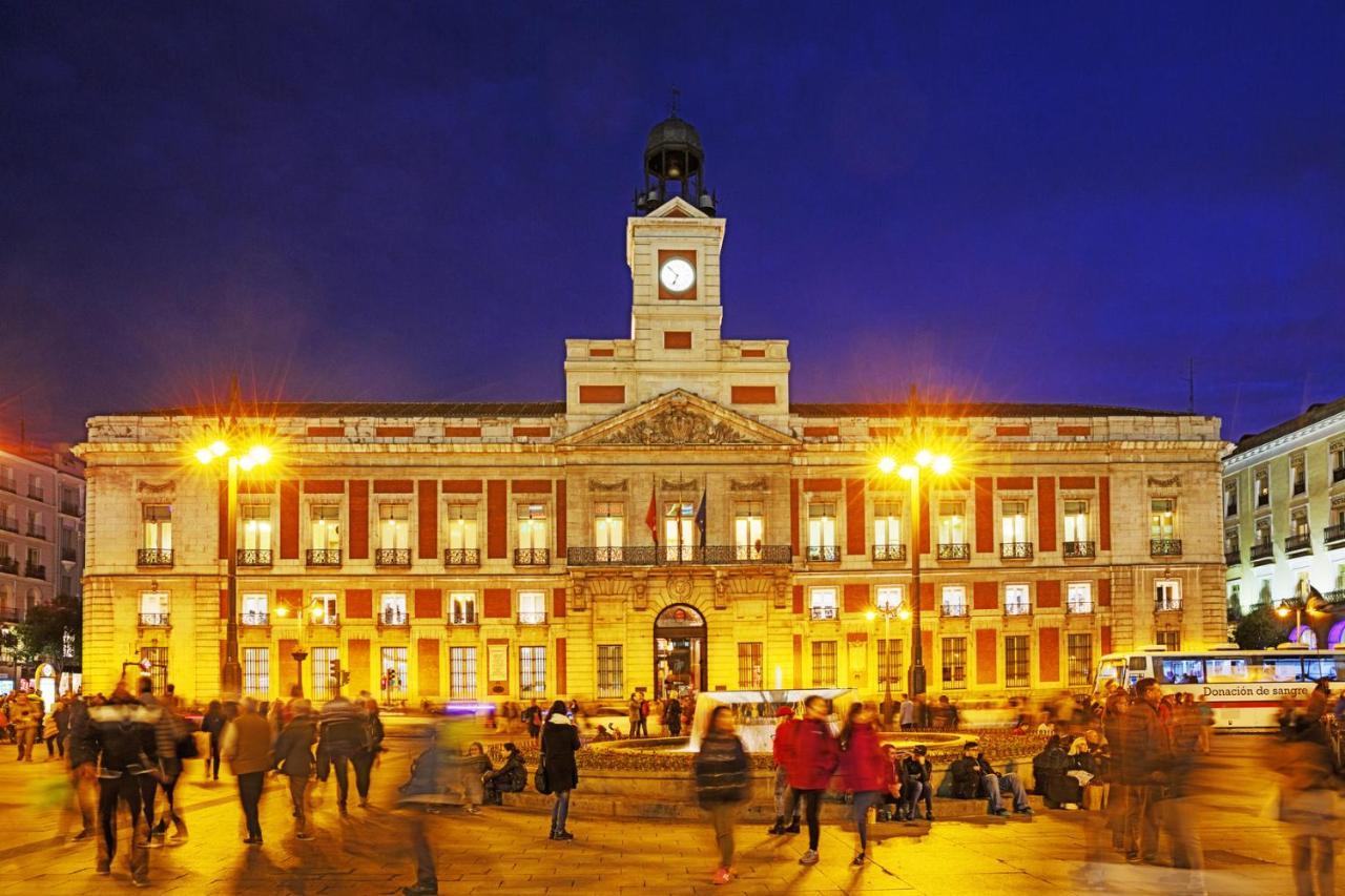 La Reina De Gran Via - Parking Tph Bed & Breakfast Madrid Bagian luar foto