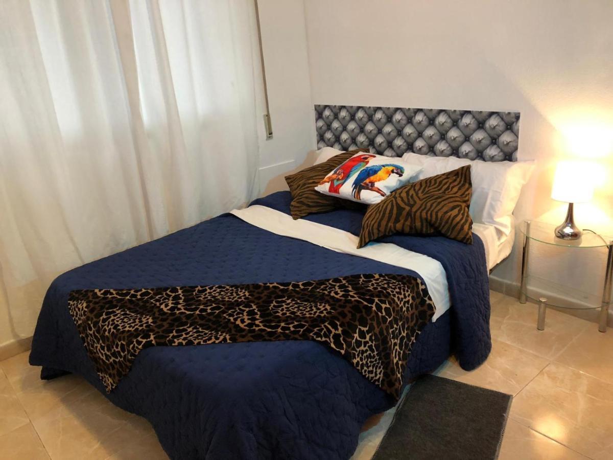 La Reina De Gran Via - Parking Tph Bed & Breakfast Madrid Bagian luar foto