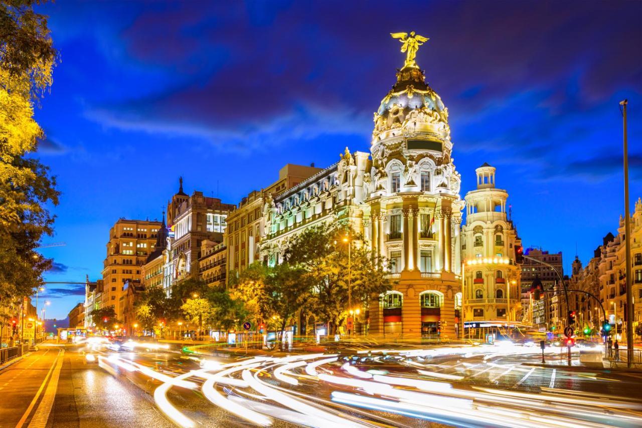 La Reina De Gran Via - Parking Tph Bed & Breakfast Madrid Bagian luar foto