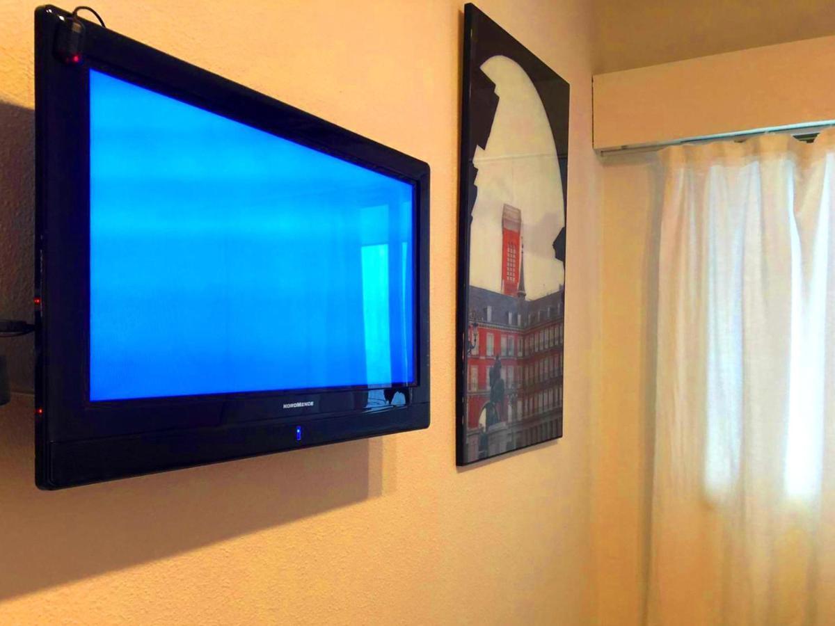 La Reina De Gran Via - Parking Tph Bed & Breakfast Madrid Bagian luar foto